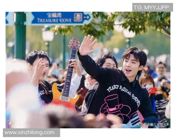 揭秘足球网红球星背后的故事与成长历程，如何从草根走向世界顶级舞台